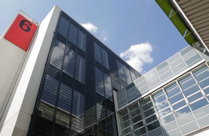 corp-content-hall6-1900x1069